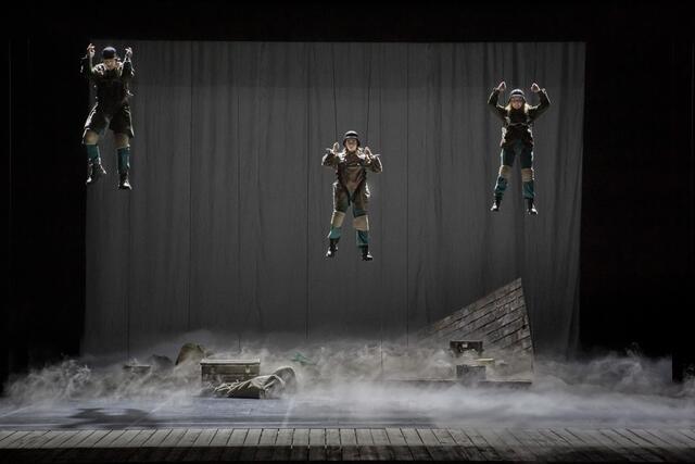 Eine Story wie gemacht für einen Hollywoodfilm: Am 26. Februar landeten die OSS-Agenten und vormaligen jüdischen Flüchtlinge Fred Mayer und Hans Wijnberg sowie der Oberperfer Wehrmachtsdeserteur Franz Weber im Rahmen der Operation Greenup mit dem Fallschirm in den Stubaier Alpen.  | Foto: Birgit Gufler