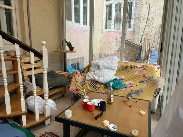 Bei zwei Lokalaugenscheinen von MeinBezirk waren die Besetzerinnen und Besetzer nicht mehr anzutreffen. Doch mit ihrem Abschied hinterließen sie trotzdem ihre Spuren im Haus. | Foto: Pia Rotter/MeinBezirk