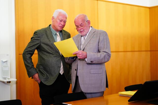 Toni Polster (l.) mit seinem Rechtsvertreter Ainedter während des Prozesses am Landesgericht Wien. | Foto: EVA MANHART / APA / picturedesk.com