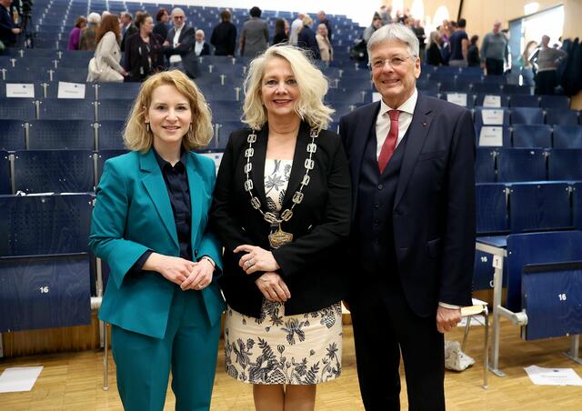 Inauguration neue Rektorin Uni Ada Pellert. BM.in Eva Maria Holzleitner, Ada Pellert, LH Peter Kaiser. | Foto: LPD Kärnten/Kuess