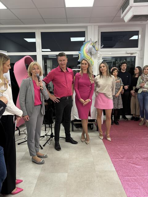 Birgit Jungwirth von der Krebshilfe Österreich kam persönlich zur Eröffnung von "ConturaOptima &amp; Praxis Dr. Tomka". | Foto: MeinBezirk/Dresbach