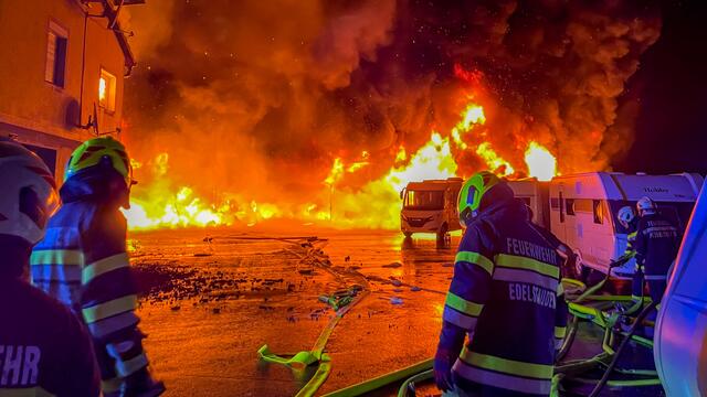 Wie hoch der Sachschaden nach dem Inferno ist, ist aktuell noch nicht bekannt. | Foto: BFVFB/Presseteam