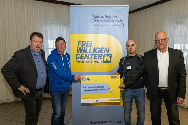 Schulungsleiter Robert Stein, Andreas Haag vom USC Jungwirth Rappottenstein, Andreas Dorr, vom ESV Schwarzenau und Konrad Tiefenbacher vom Freiwilligencenter NÖ (v.l.) | Foto: Michael Holzweber