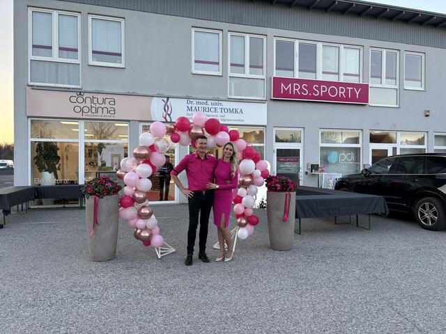 Fortschrittliche Gefäßchirurgie und medizinische Ästhetik: Die Neueröffnung von "ConturaOptima &amp; Praxis Dr. Tomka" wurde ganz in Pink gefeiert. | Foto: MeinBezirk/Dresbach