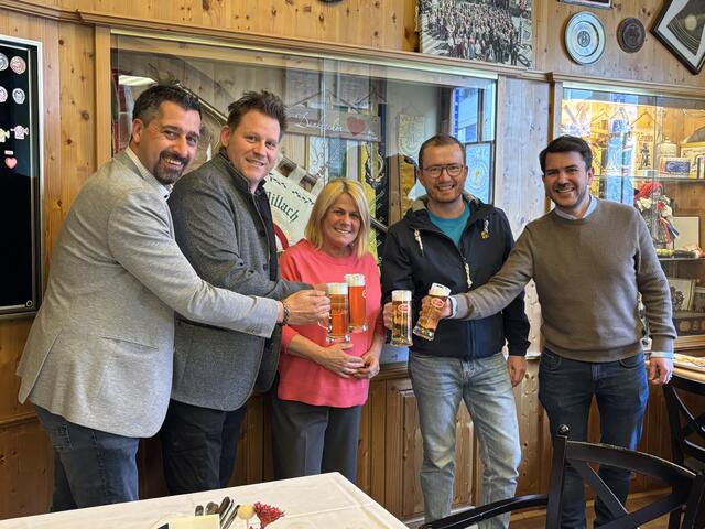 V.r.: Oliver Plieschnig, Regionalleiter der Brau Union am Standort Villach, Kurt Maschke, Großbauer von der Villacher Bauerngman, Gerda Sandriesser, Kirchtagsobfrau, Pierre Bechler, Geschäftsführung Stadtmarketing Villach und Braumeister Lukas Scharf | Foto: MeinBezirk.at