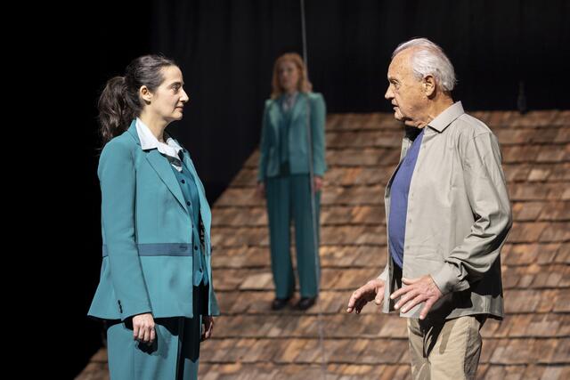 Daniela Bjelobradić im Gespräch mit dem Oberperfer Zeitzeugen Josef Weber.  | Foto: Birgit Gufler