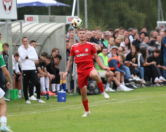 Rafael Leiter brachte den SV Umhausen beim Spiel in Brixen in Führung. | Foto: Peter Leitner