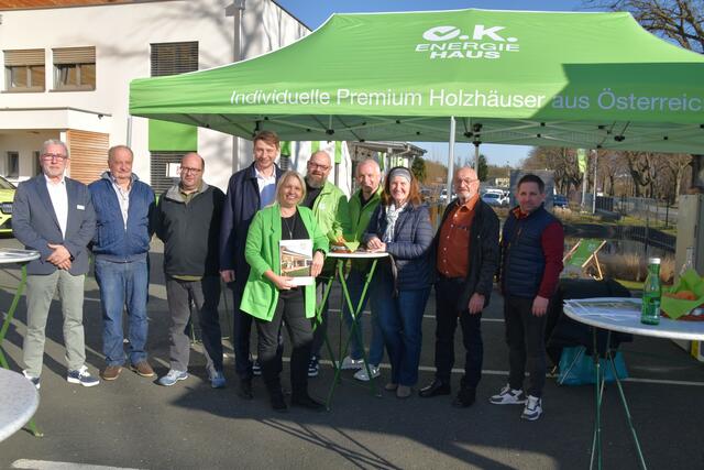 Das Team von O.K. Energie Haus lud zum "Tag der offenen Produktionstür".