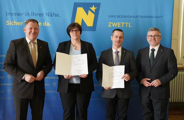 Angelobung Sallingberg: Bezirkshauptmann Markus Peham, Bürgermeisterin Cornelia Juster, Vizebürgermeister Christian Weidenauer und Landesrat Ludwig Schleritzko (v.l.). | Foto: Evi Leutgeb
