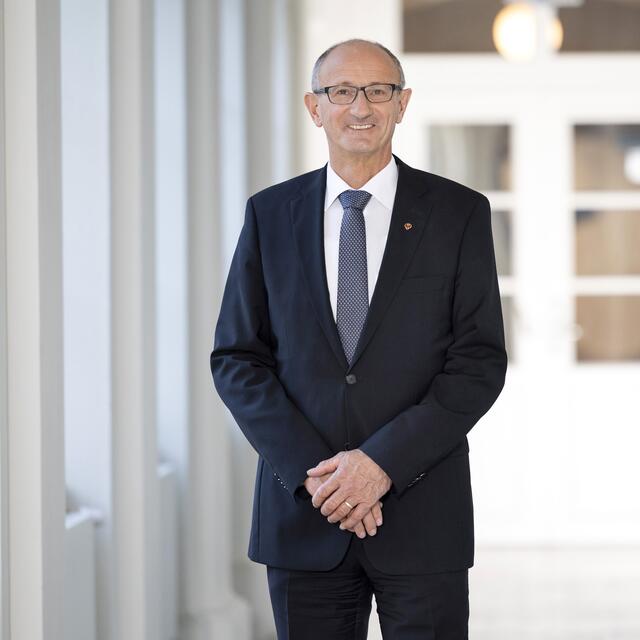 Landeshauptmann Anton Mattle lädt alle Interessierten ein, Teil der Freiwilligenwoche 2025 zu sein und ‚das Richtige‘ für sich zu entdecken. | Foto: Land Tirol/Die Fotografen