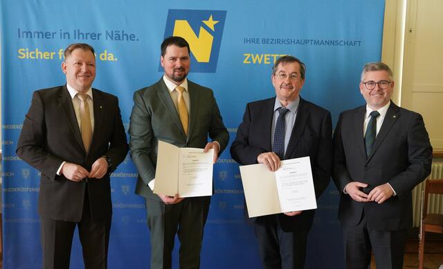 Angelobung Allentsteig: Bezirkshauptmann Markus Peham, Vizebürgermeister Georg Marksteiner, Vizebürgermeister Ewald Gamper und Landesrat Ludwig Schleritzko (v.l.). | Foto: Evi Leutgeb