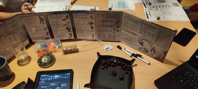 So sieht es auf dem Tisch beim Spielleiter aus. | Foto: RIuT
