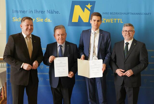 Angelobung Zwettl: Bezirkshauptmann Markus Peham, Bürgermeister Franz Mold, Vizebürgermeister Alexander Leutgeb und Landesrat Ludwig Schleritzko (v.l.). | Foto: Evi Leutgeb