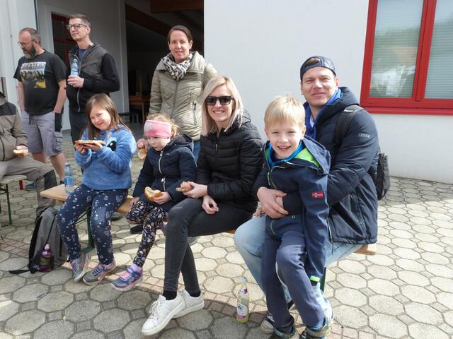 Die alljährliche Flurreinigung in Steinberg-Dörfl - ein Zeichen der Gemeinschaft und des Engagement! 