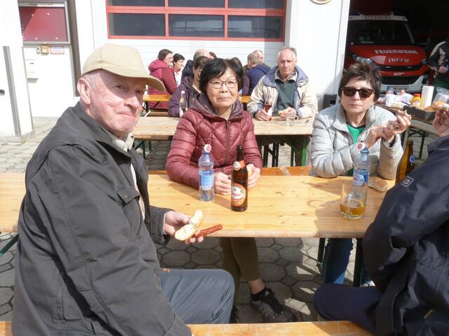 Für eine Stärkung wurde vor dem Feuerwehrhaus in Steinberg gesorgt.