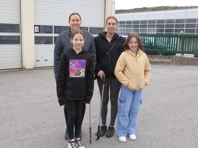 Auch die Mädels halfen fleißig mit!