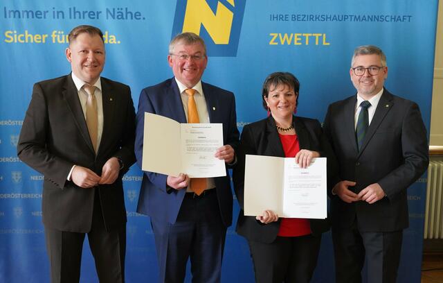 Angelobung Rappottenstein: Bezirkshauptmann Markus Peham, Bürgermeister Josef Wagner, Vizebürgermeisterin Sonja Hörth und Landesrat Ludwig Schleritzko (v.l.). | Foto: Evi Leutgeb