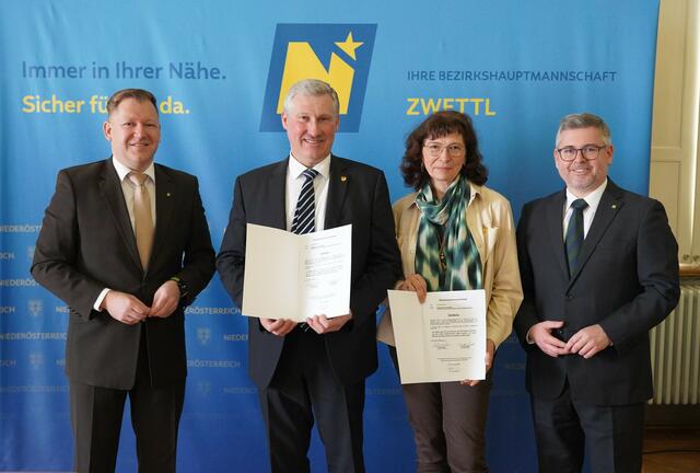 Angelobung Arbesbach: Bezirkshauptmann Markus Peham, Bürgermeister Martin Frühwirth, Vizebürgermeister Veronika Stiedl und Landesrat Ludwig Schleritzko (v.l.). | Foto: Evi Leutgeb