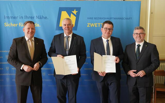Angelobung Bad Traunstein: Bezirkshauptmann Markus Peham, Bürgermeister Roland Zimmer, Vizebürgermeister Wolfgang Kronberger und Landesrat Ludwig Schleritzko (v.l.). | Foto: Evi Leutgeb