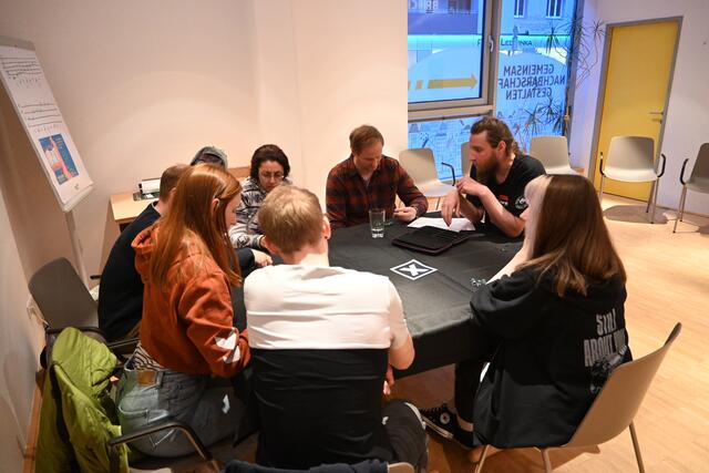 Beim Einsteigertreff für Rollenspiel des Vereins im Stadtteiltreff Pradl.  | Foto: Königer