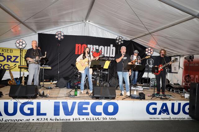 Die „noproub – session band“ sorgt bei den Benefiztagen in Hofkirchen immer für beste musikalische Stimmung.