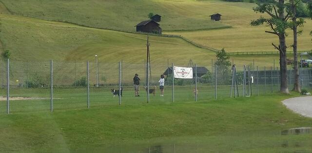 Kampler Beachvolleyballplatz, zweckentfremdet als Hundeauslaufzone! | Foto: Tiroler Bergwacht - Einsatzstelle Stubai
