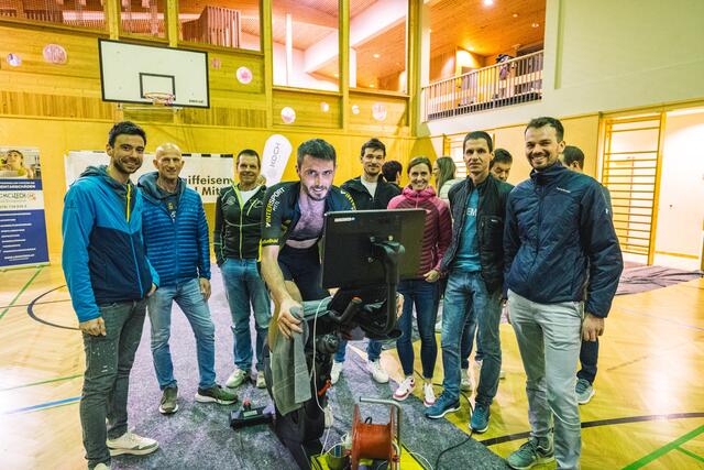 Die Radler des SV Telfes mit Obmann Bene Müller (links) | Foto: Pernsteiner