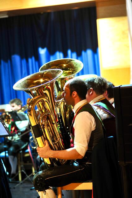 Die Peter Anich Musikkapelle Oberperfuss gestaltete den Auftakt der Konzertserie im Frühjahr. | Foto: Hassl