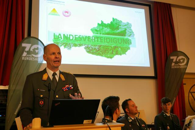  Generalmajor Harald Votosek präsentierte im Rahmen der Veranstaltung das aktuelle Sicherheitsszenario. | Foto: Wolfgang Riedlsperger