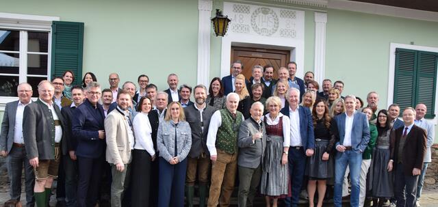  Zahlreiche Arbeitskollegen und Kolleginnen, sowie Vertreter aus der Vorstandsetage folgten gerne der Einladung zur Pensionsantrittsfeier
 | Foto: Strohmeier
