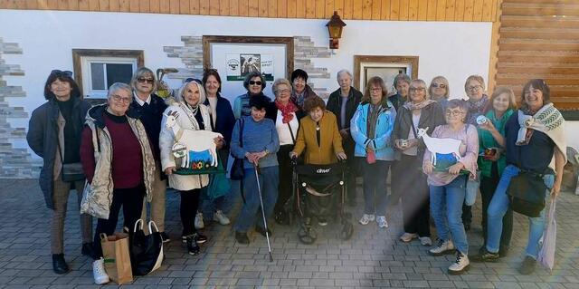 Die Senioren aus St. Kanzian freuten sich über den interessanten und angenehmen Besuch am Jauntaler Ziegenhof. | Foto: Privat