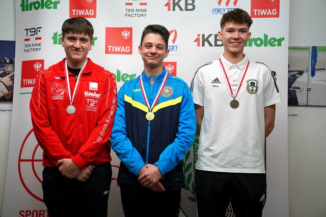 Alexander Tipotsch (SG Zell am Ziller - Mitte) holte Gold in der Klasse der Jungschützen bei den Landesmeisterschaften Luftgewehr Stehend frei Ende März in Innsbruck | Foto: Christian Kramer / TLSB