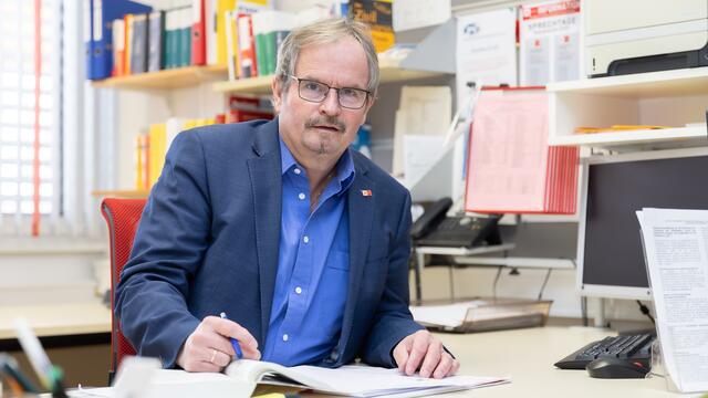 Erich Debellak leitet die Güssinger Bezirksstelle der Arbeiterkammer. | Foto: Arbeiterkammer