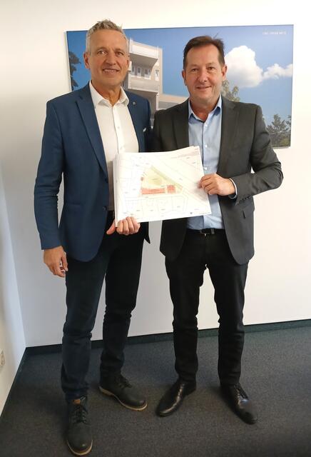 Direktor Frank Schneider und Bürgermeister Kurt Pawluk  aus Roßleithen (von links). | Foto: Gemeinde Roßleithen