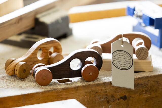 Für Familien und Kinder gibt es parallel eine Osterbastelei. | Foto: Martin Steiger