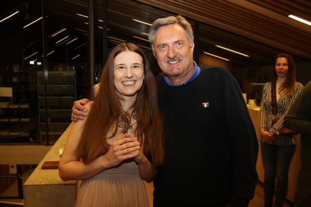 Aufmerksamer Zuhörer: Stefan Andriska mit Petra Kiss.