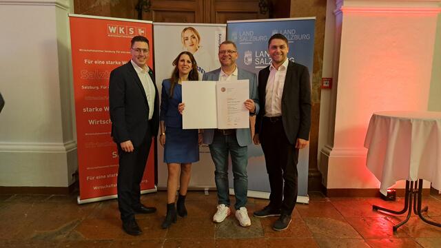 Dominik Kretz (v.l.), Theresa Deisl, Karl-Heinz Kurz und Felix Grünwald. | Foto: UNTHA technology 