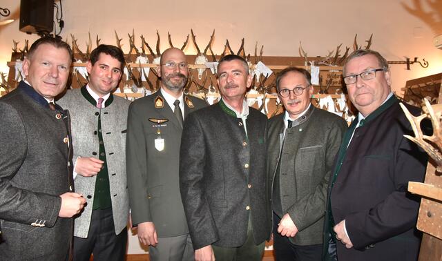 Bürgermeister Stefan Lang, Hegeringleiter Franz Suttner- Gatterburg, Oberst Andreas Berger, Bezirks-Jägermeister Wolfgang Strobl, Landtagsabgeordneter Richard Hogl, Bürgermeister Fritz Schechtner | Foto: Herbert Schleich