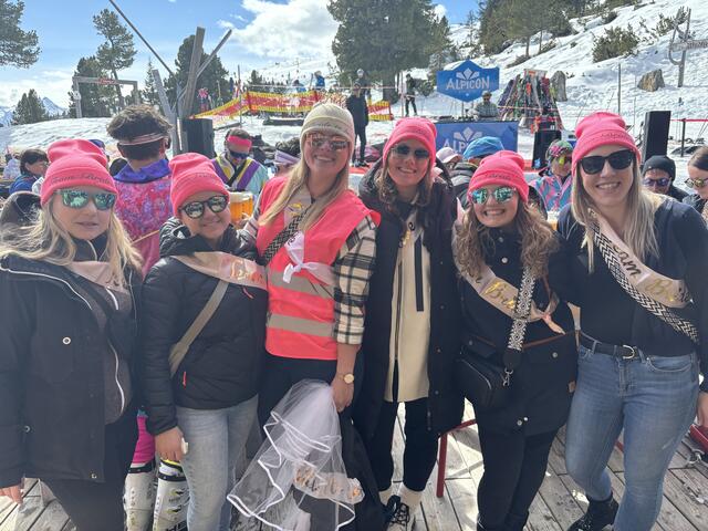 Diese "Poltermädels" hatten eine tolle Zeit beim Alpicon Festival.  | Foto: Haun