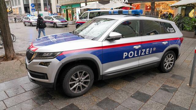 Zum wiederholten Mal wurden in der Nacht auf Sonntag mehrere Autofenster mit einem Notfallhammer beschädigt. (Symbolfoto) | Foto: Andreas Pölzl/MeinBezirk
