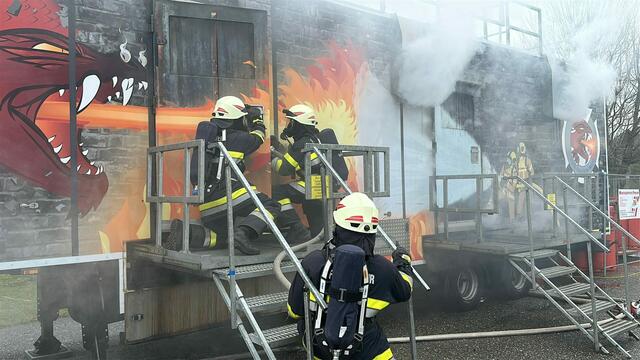 Atemschutz-Trupps nahmen an einer Realbrandübung teil. | Foto: FF Metnitz