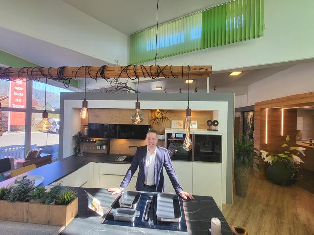 Von der Küche über Sitzmöbel bis hin zur Beleuchtung. | Foto: Andrea Stelzer