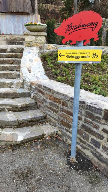 Die ,,roten Igel " zeigen uns den Weg... | Foto: I. Wozonig 