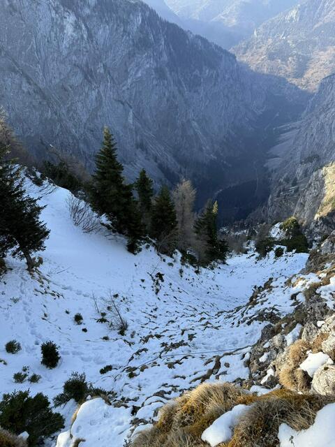 Die Rettungskräfte appellieren eindringlich, Klettersteige erst nach der Schneeschmelze zu begehen, um Unfälle zu vermeiden. | Foto: Bergrettung NÖ/W OS Reichenau