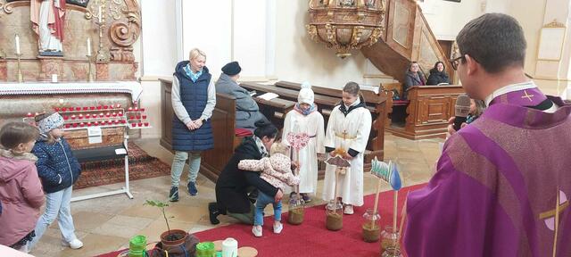 Am dritten Fastensonntag drehte sich in St. Bernhard alles ums Wachsen - ganz praktisch mit einem Feigenbaum als prominenten Ehrengast. | Foto: Reinhard Haslinger