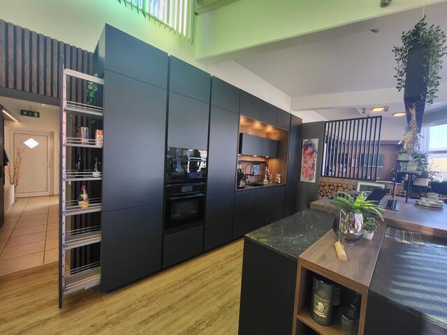 Klare Linien und grifflose Küchen sind im Trend | Foto: Andrea Stelzer