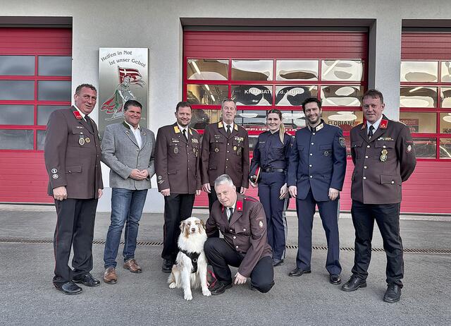 Feuerwehrhündin Marie ist ein geschätztes Mitglied der Kraubather Wehr und eine motivierende Begleiterin im Feuerwehralltag. | Foto: FF Kraubath