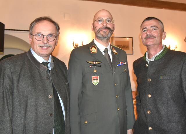 Landtagsabgeordneter Richard Hogl, Oberst Andreas Berger, Bezirksjägermeister Wolfgang Strobl | Foto: Herbert Schleich