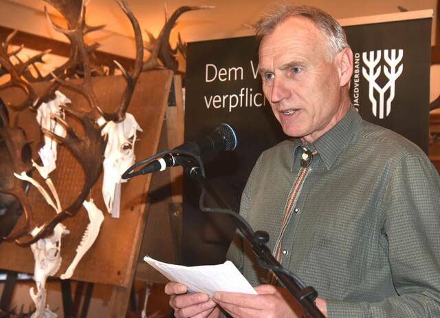 Trophäenbewerter Edmund Schöbinger | Foto: Herbert Schleich