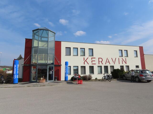 Die Hausmesse von Keravin war ein herausragendes Ereignis und begeisterte zahlreiche Besucher. Kundinnen und Kunden sowie Interessenten nutzten die Gelegenheit, sich von den neuesten Trends in Sachen Fliesen, Feinsteinzeug sowie hochwertigen Parkett- und Vinylböden inspirieren zu lassen.
 | Foto: Martina Altmann